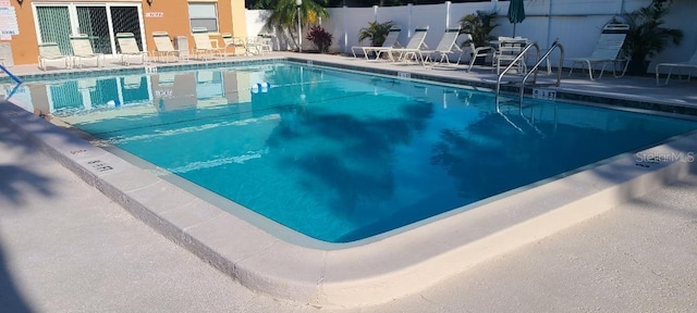 view of swimming pool