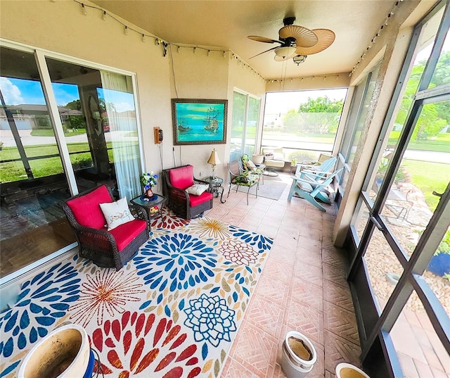 sunroom / solarium featuring ceiling fan