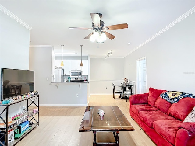 living room featuring ceiling fan, light hardwood / wood-style floors, and ornamental molding