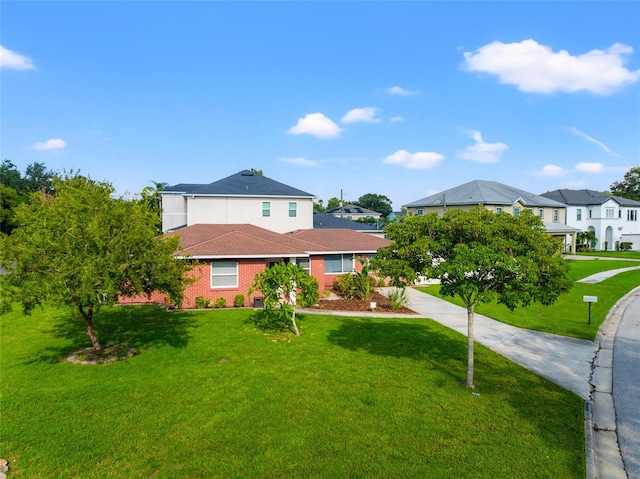 view of front of house featuring a front lawn