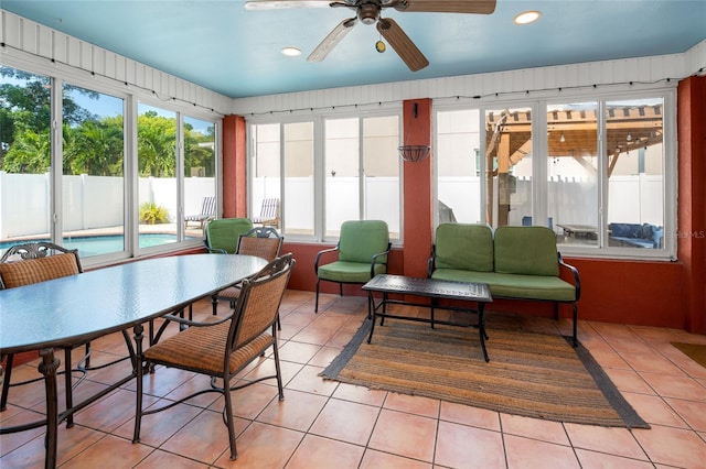 sunroom with ceiling fan