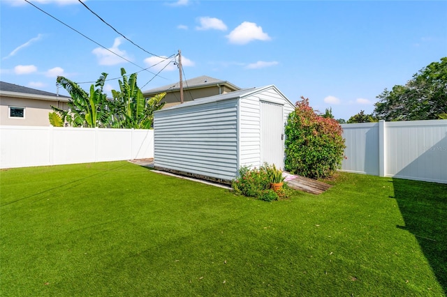 view of yard featuring a storage unit