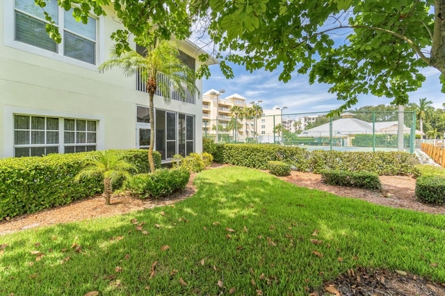 view of property's community featuring a lawn