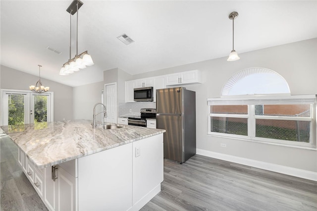 kitchen featuring tasteful backsplash, a kitchen island with sink, white cabinets, sink, and stainless steel appliances