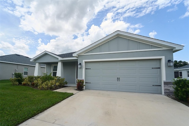 ranch-style home featuring a front lawn and a garage