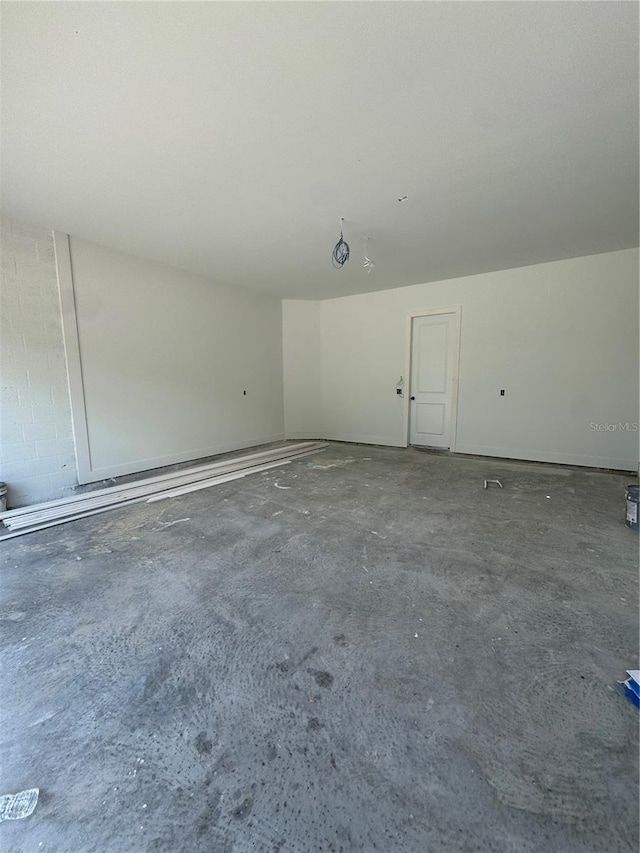 spare room featuring concrete floors