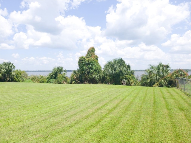 view of yard featuring a water view