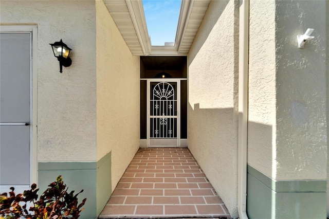 view of exterior entry featuring stucco siding