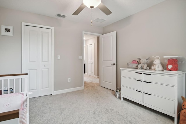 bedroom featuring light carpet, baseboards, visible vents, a ceiling fan, and a closet