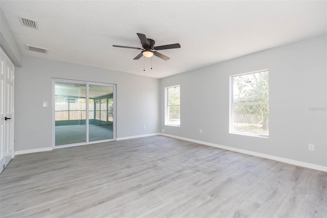 unfurnished room featuring light wood-type flooring, a textured ceiling, and ceiling fan