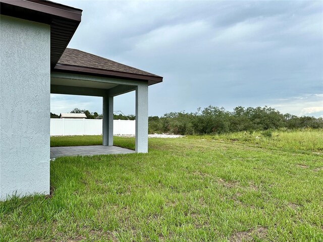 view of yard featuring a patio area