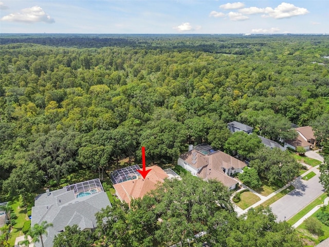 birds eye view of property featuring a forest view