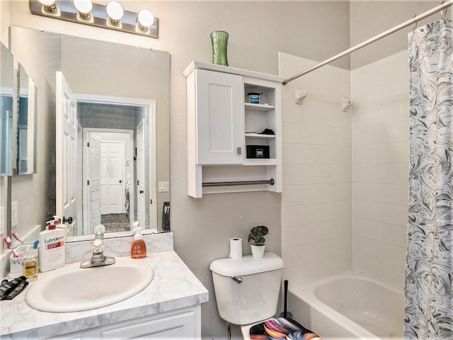 full bathroom featuring toilet, shower / bath combo with shower curtain, and vanity