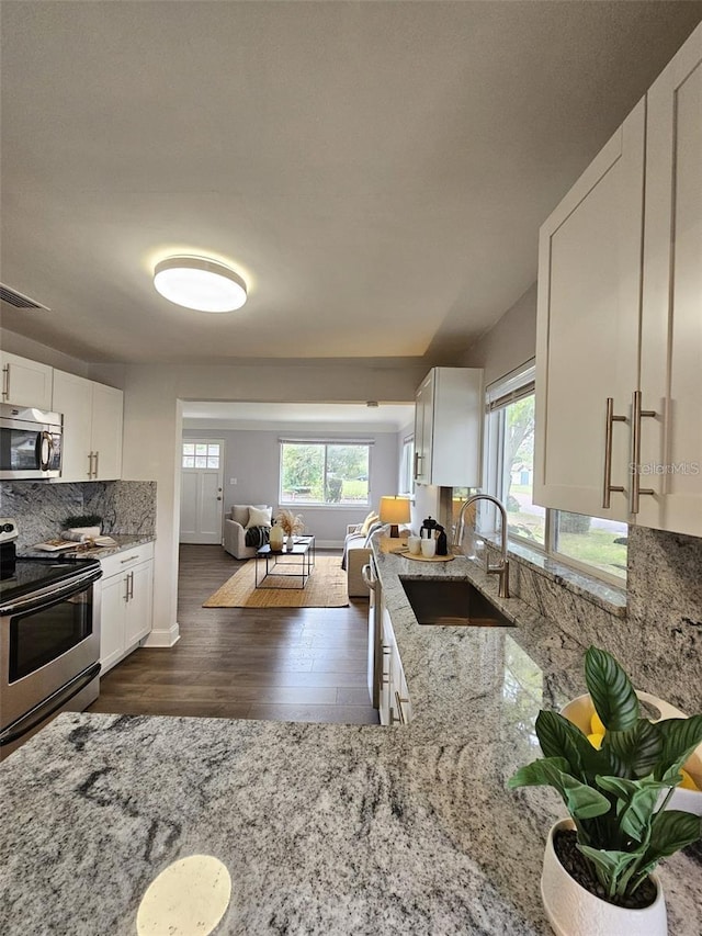 3763 Dartmouth Ave N, Saint Petersburg, FL 33713 - kitchen featuring stainless steel appliances, a sink, backsplash, and plenty of natural light