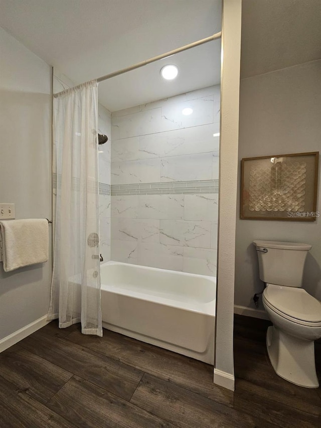3763 Dartmouth Ave N, Saint Petersburg, FL 33713 - full bath featuring shower / bath combo with shower curtain, wood finished floors, toilet, baseboards, and recessed lighting