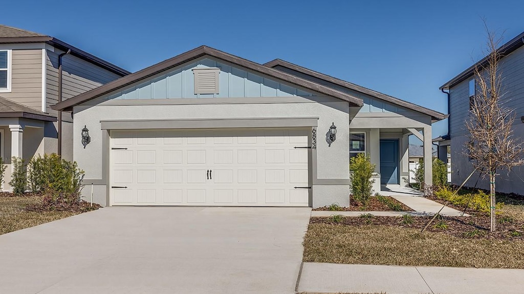 view of front of house featuring a garage