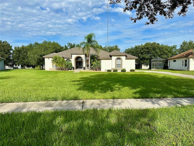 view of front of property with a front lawn