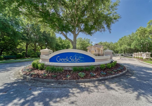 view of community / neighborhood sign