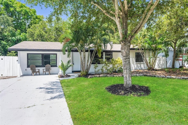 ranch-style home featuring a front yard