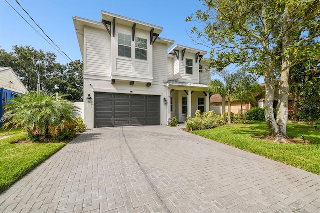 view of front facade featuring a garage and a front lawn