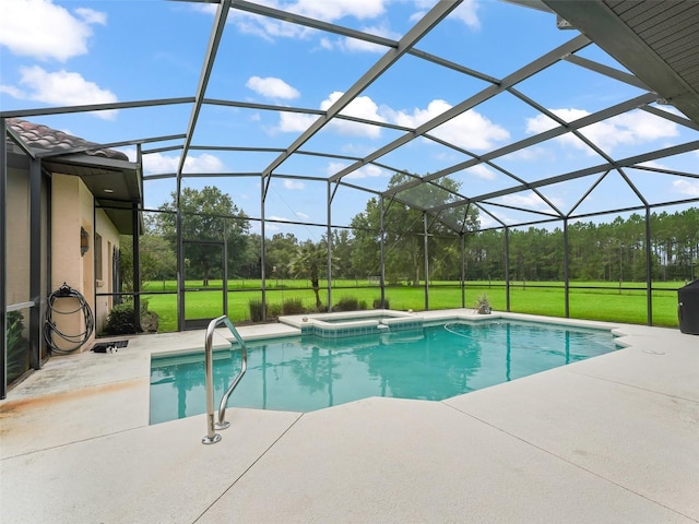 view of pool featuring an in ground hot tub, a patio, a lanai, and a lawn