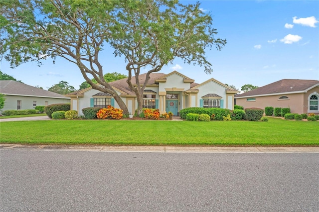 view of front facade featuring a front yard