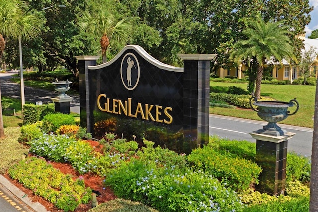 community / neighborhood sign with a lawn