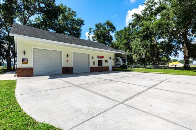 view of front facade featuring a garage