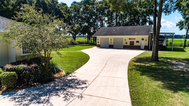 view of front of house featuring a front lawn