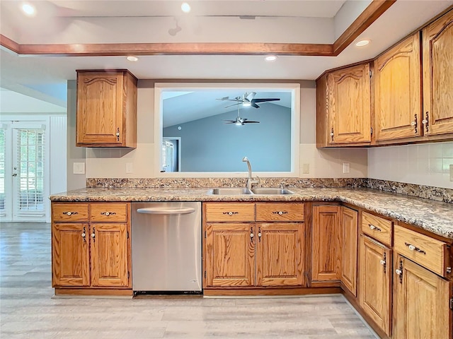 kitchen with ceiling fan, vaulted ceiling, light hardwood / wood-style floors, dishwasher, and sink