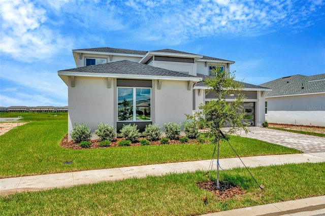 view of front of house featuring a front lawn