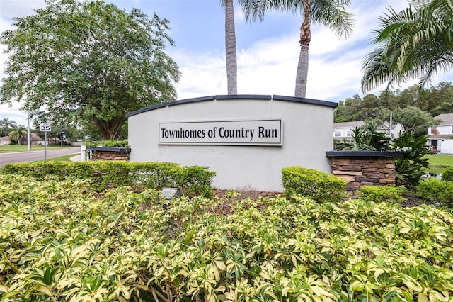 view of community / neighborhood sign