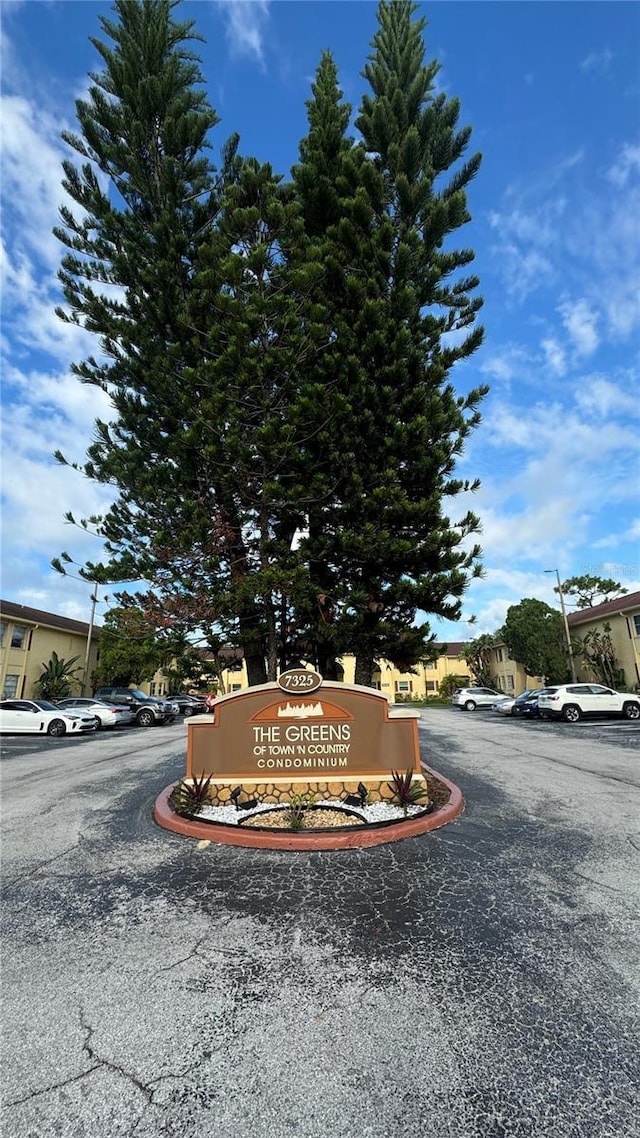 view of community / neighborhood sign