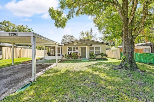 view of front of home featuring a front lawn