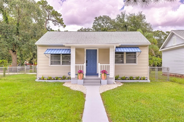 bungalow-style home featuring a front lawn