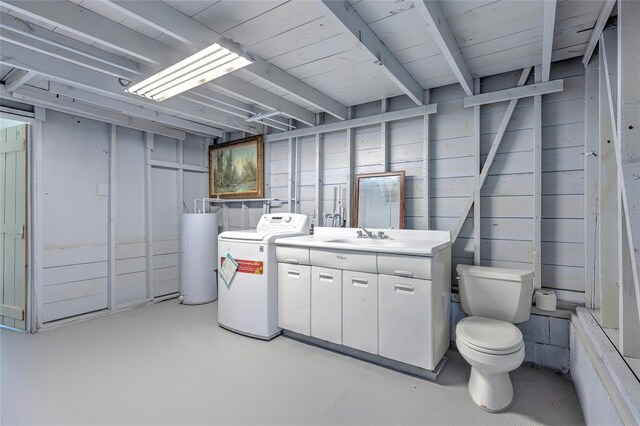 basement with washer / dryer and electric water heater