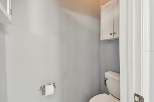6843 Runner Oak Dr, Wesley Chapel, FL 33545 - bathroom with toilet