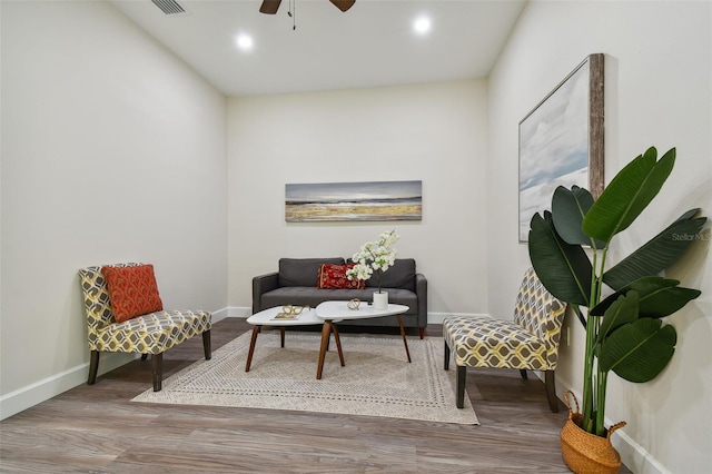 living area with a ceiling fan, baseboards, wood finished floors, and recessed lighting