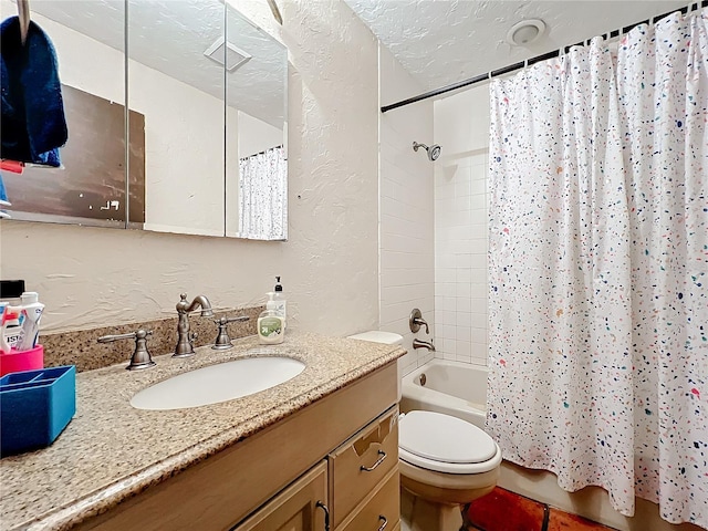 full bath with a textured ceiling, a textured wall, and shower / bath combo