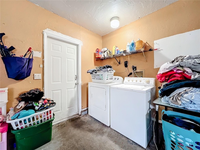 laundry area with laundry area, a textured ceiling, and independent washer and dryer