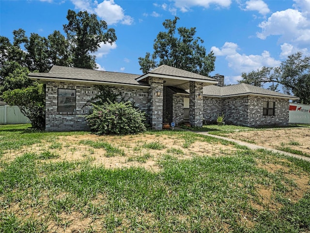 view of front of house with a front yard