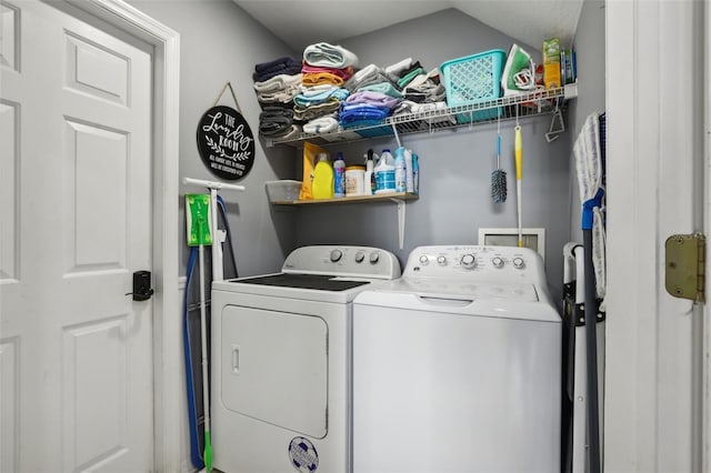 7720 Rathdown Ln, Wesley Chapel, FL 33545 - laundry room featuring washer and dryer