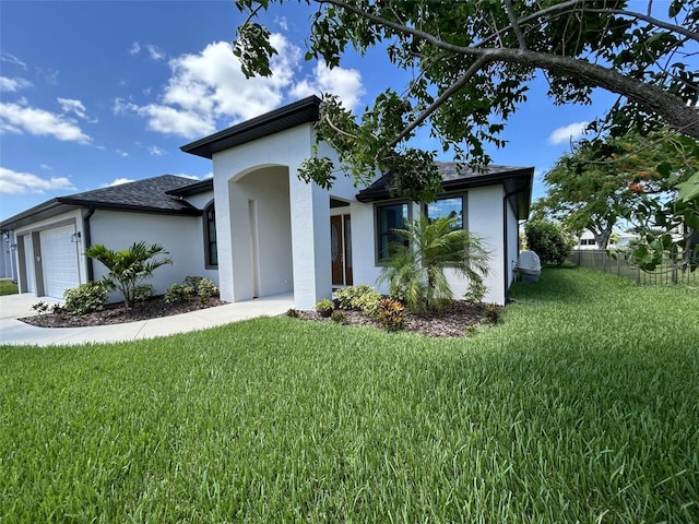 view of front facade featuring a garage and a front lawn