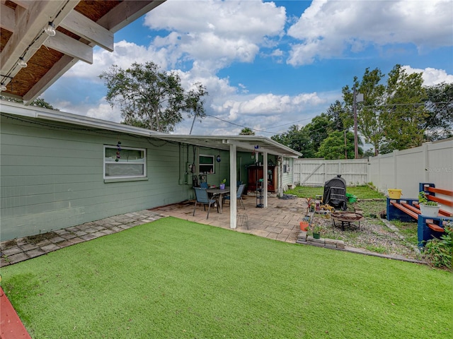 view of yard with a patio