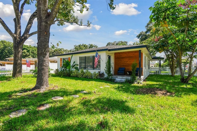 view of front of home featuring a front lawn