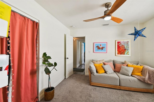 carpeted living room featuring ceiling fan