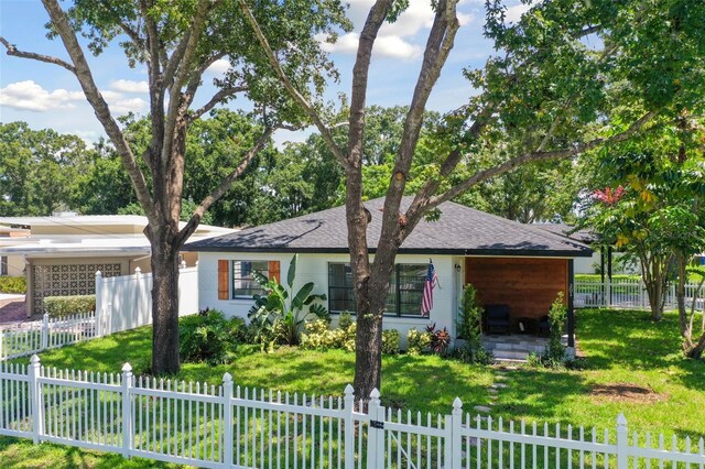 single story home featuring a front lawn