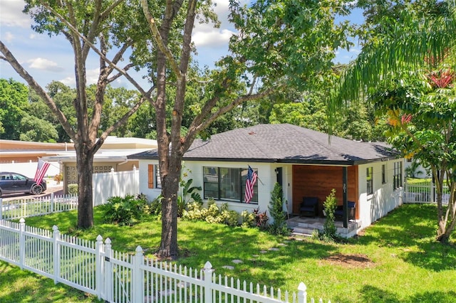 ranch-style home featuring a front lawn