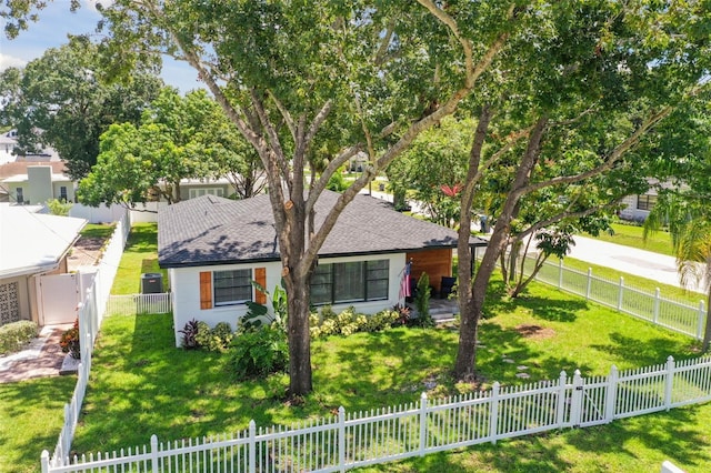 view of front of home featuring a front yard