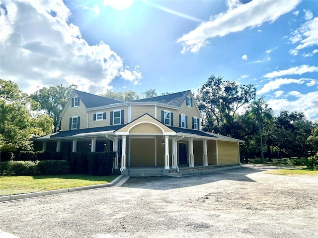 view of front facade with a porch and a front yard